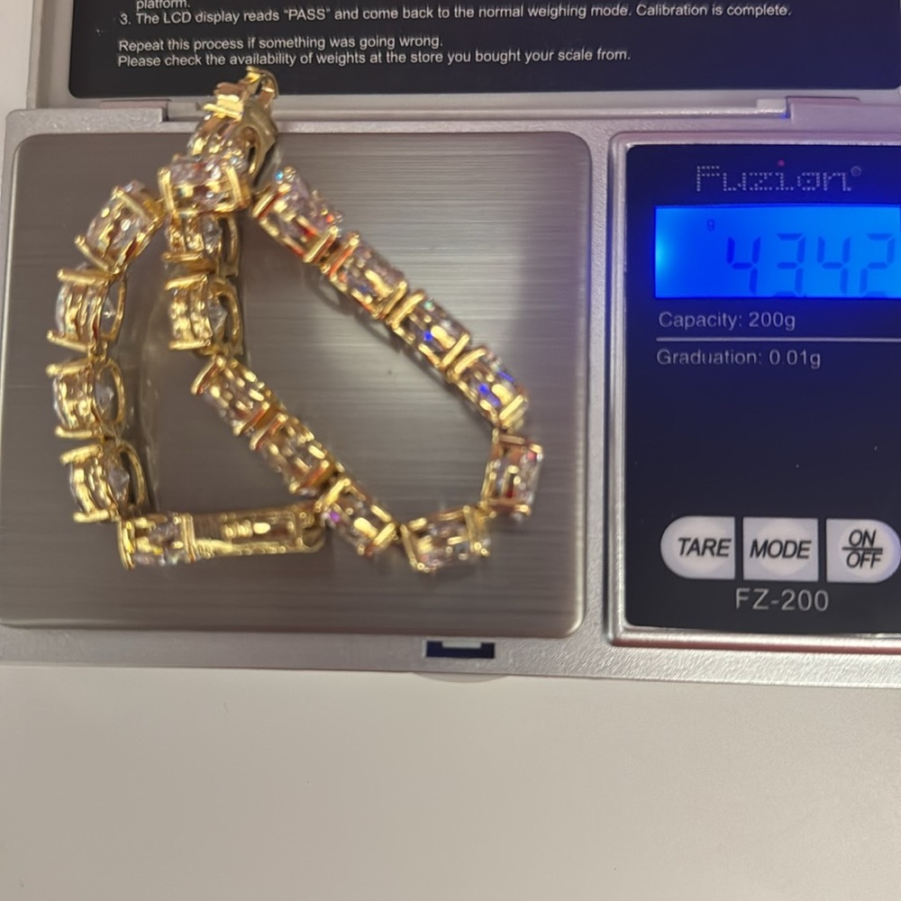 18k 72ct Tennis Bracelet - Picture 12 of 14
